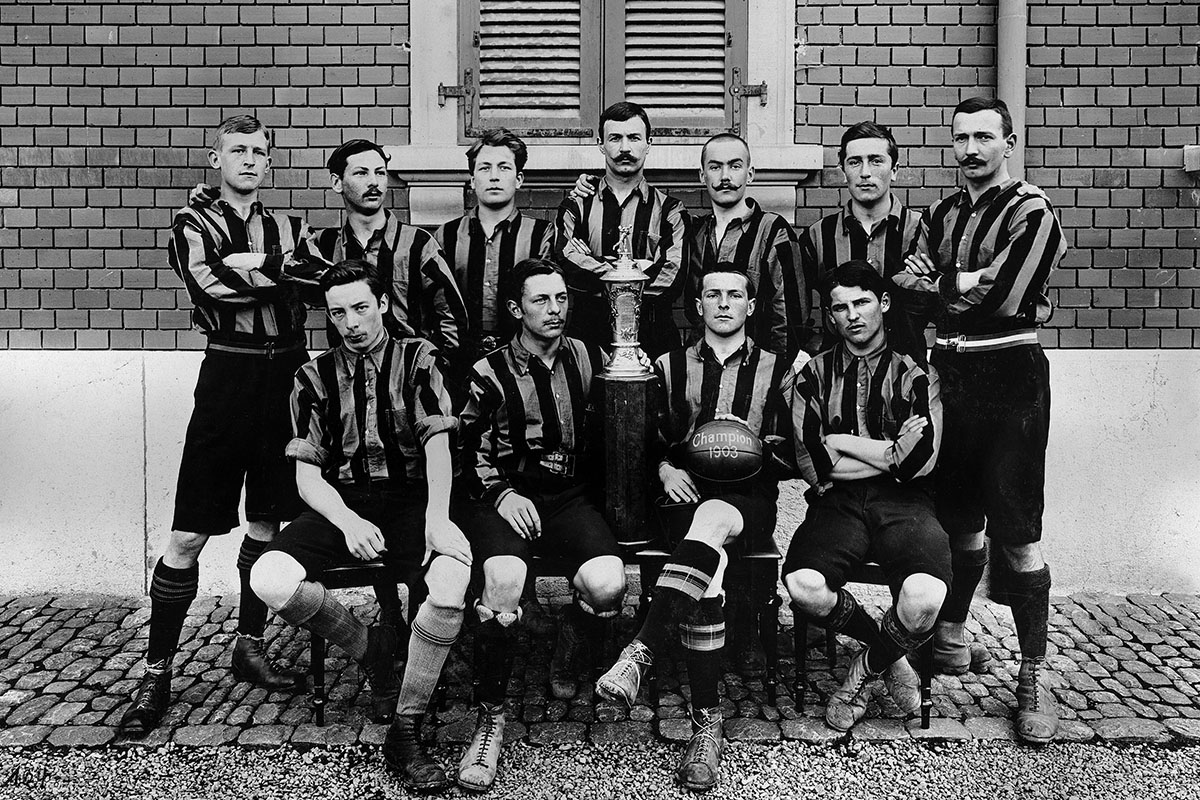 Das YB-Meisterteam 1903 mit Max Schwab (stehend ganz links) und Oskar Schwab (sitzend 2. v. rechts). Bild: zvg BSC YB