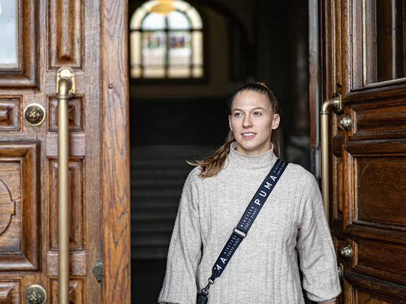 Angelica Moser pendelt zwischen zu Hause, dem Sportzentrum Magglingen und der Universität Bern. Bild: Nevio Heimberg