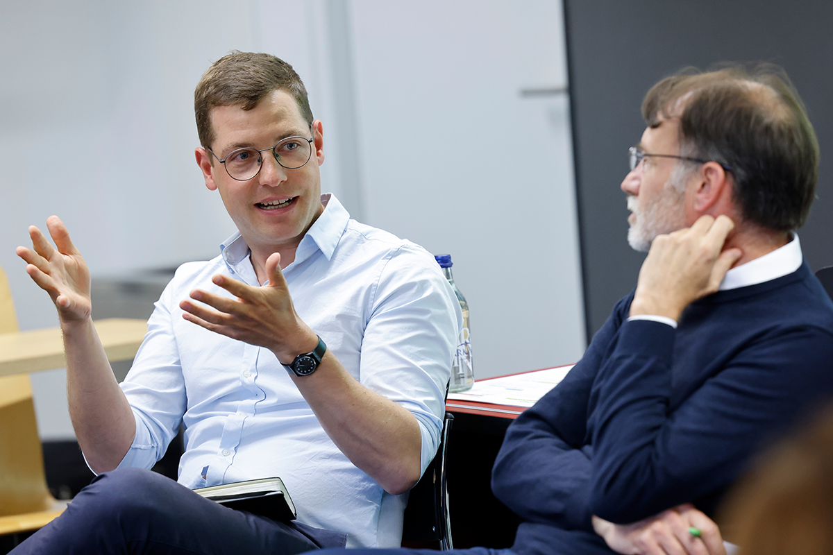 Lucas Müller betonte die Bedeutung von guten Arbeitsbedingungen. Bild: © Universität Bern/Stefan Wermuth