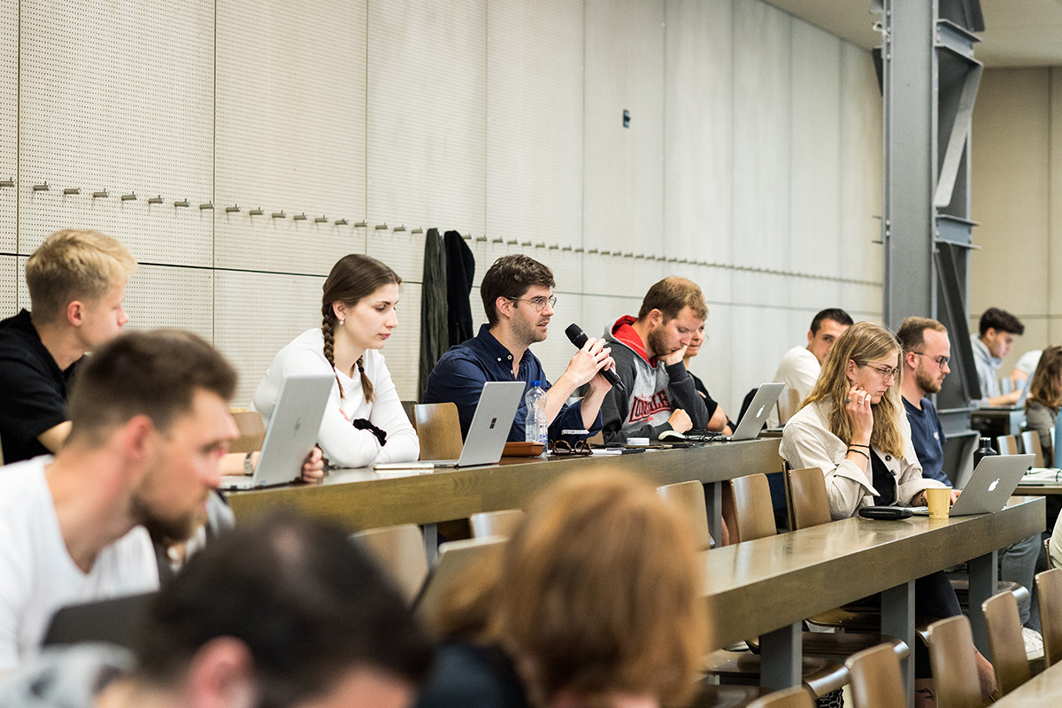 Die Fragerunde wurde eröffnet. ©Universität Bern/Bild: Ramon Lehmann