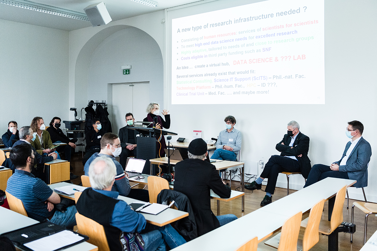 Am offiziellen BeDSI Launch Event am 6. Dezember 2021 gab es u.a. Vorträge von BeDSI-Mitgliedern aus verschiedensten Forschungsfeldern und eine Panel-Diskussion. Bild: © Universität Bern / Ramon Lehmann