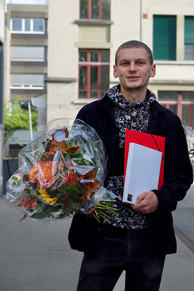 Manuel Beckert erhielt für seinen Erfolg den «Förderpreis Wissenschafts-Olympiade» der Universität Bern. © Wissenschafts-Olympiade / Bild: Mihai Dricu
