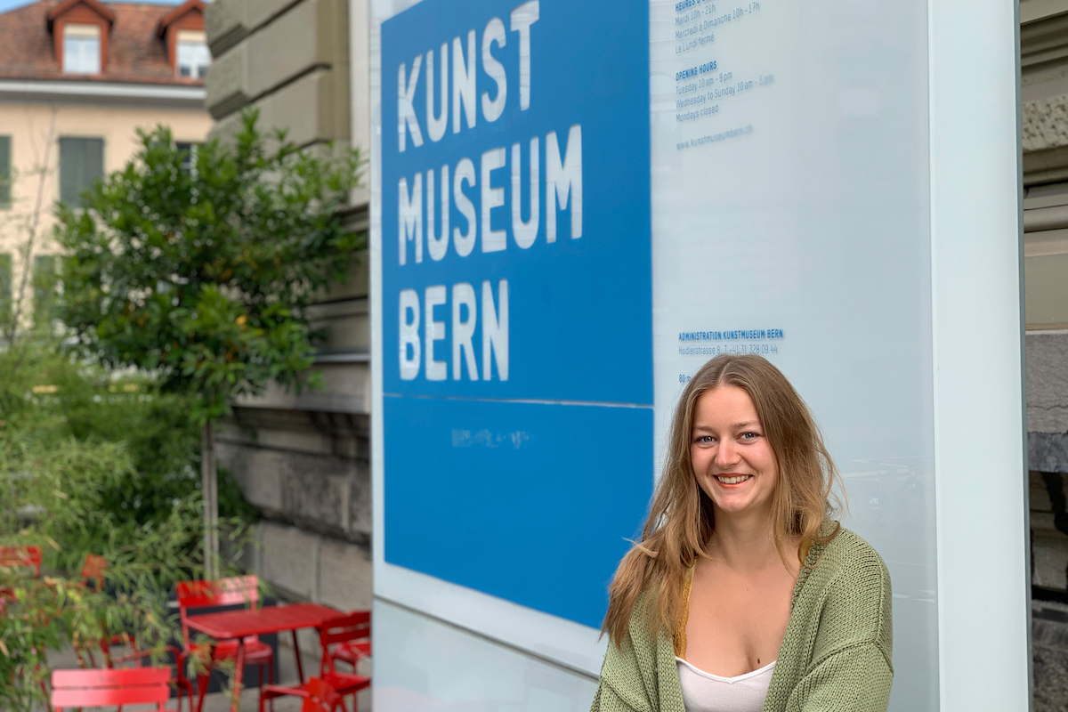 Seraina Grupp ist eine der Studierenden, die an der Ausstellung des Kunstmuseums Bern im Rahmen eines Seminars des Instituts für Kunstgeschichte mitgearbeitet haben. © Universität Bern / Bild: Barbara Gnägi
