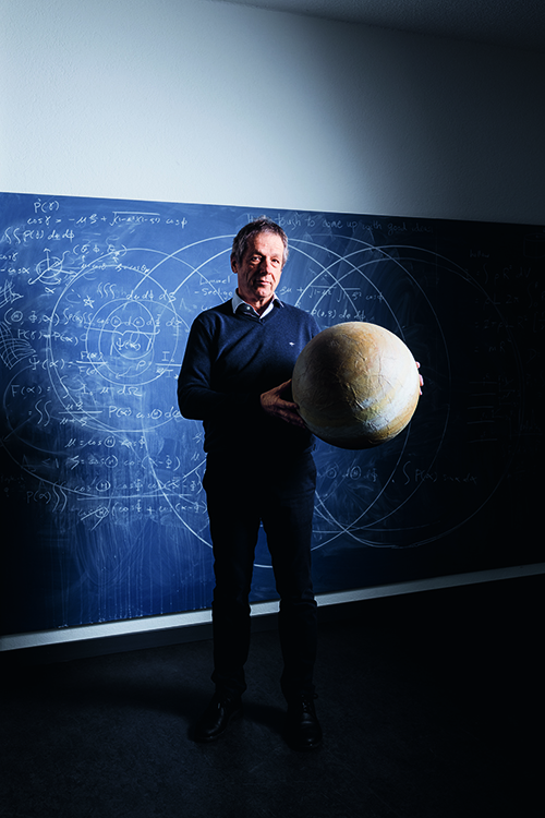 Willy Benz ist Professor für Physik und Astrophysik an der Universität Bern und Direktor des Nationalen Forschungsschwerpunkts PlanetS.