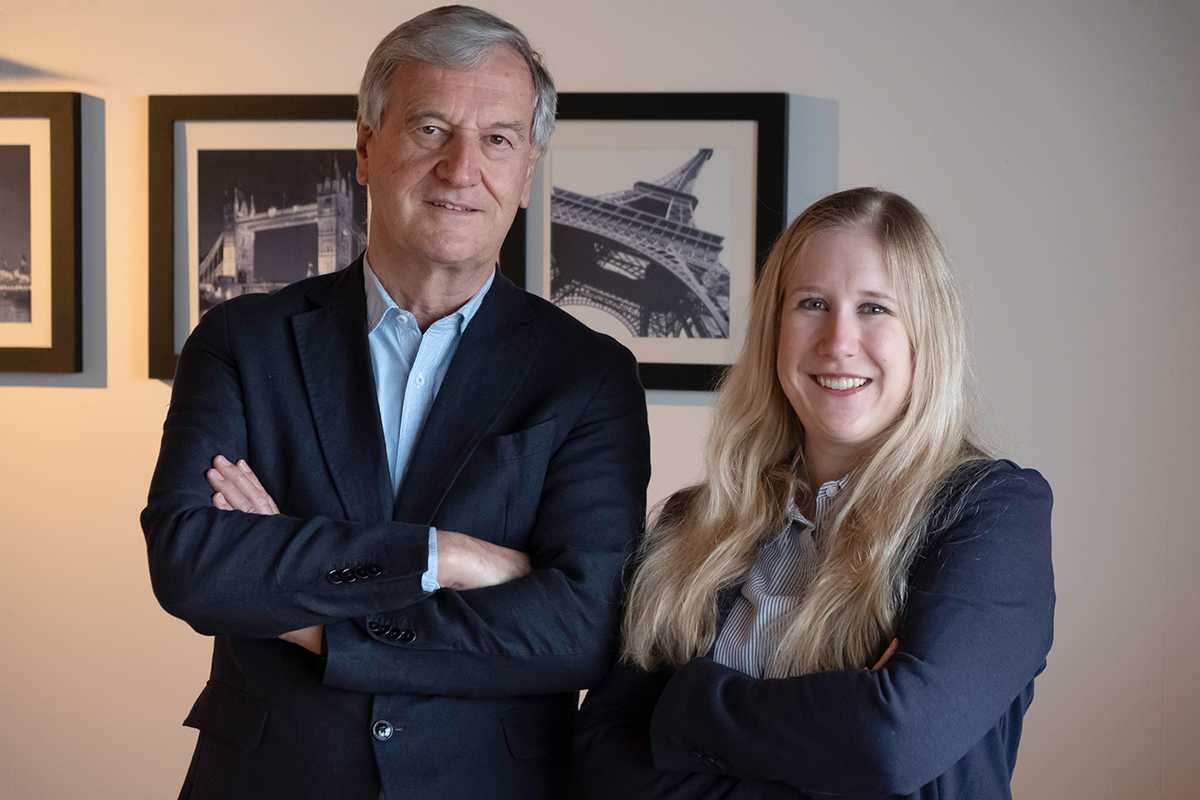 Die Historikerin Stefanie Blaser und der Historiker Benedikt Bietenhard haben das Buch gemeinsam verfasst. Sie sind auch Vater und Tochter. © Universität Bern / Vera Knöpfel