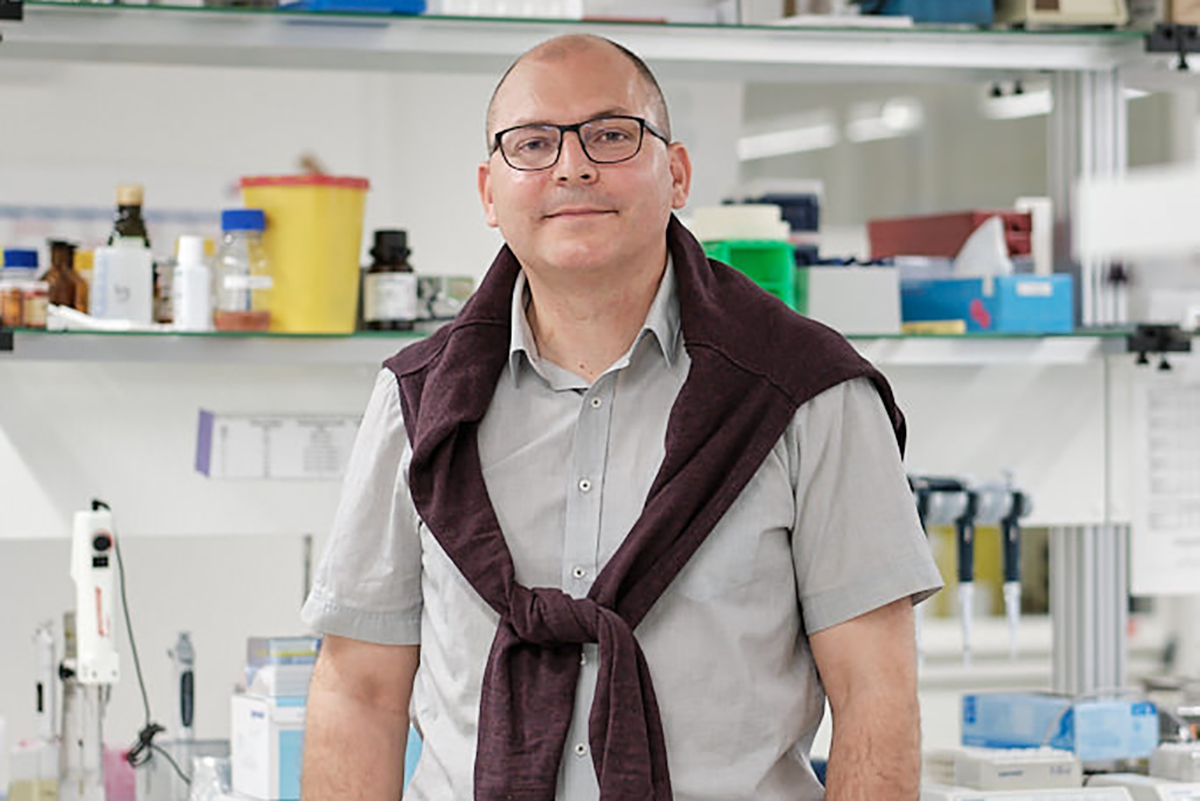 Jürg Gertsch ist Professor für Pharmazeutische Biologie an der Universität Bern und Co-Gründer des Spin-offs Synendo. © NFS TransCure/NCCR TransCure