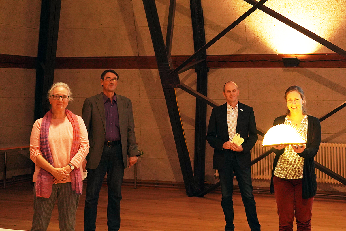 Vizerektorin Silvia Schroer und die Ausgezeichneten Heino Meessen, Urs Balsiger und Lilian Trechsel bei der Preisverleihung (v.l.n.r). © Luisa Jakob