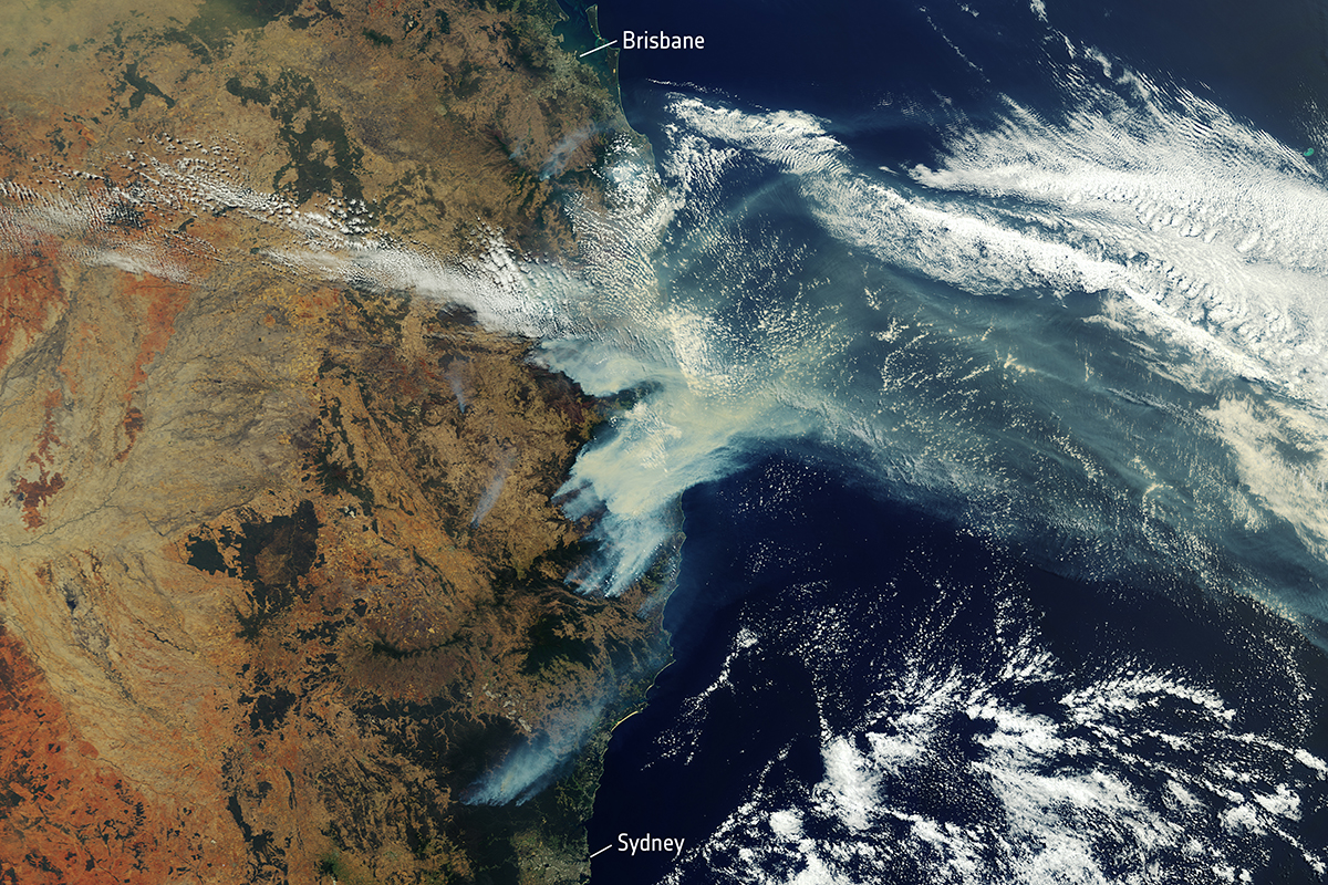 Satellitenaufnahme des Rauchs der Buschfeuer über der Ostküste Australiens (Dezember 2019).