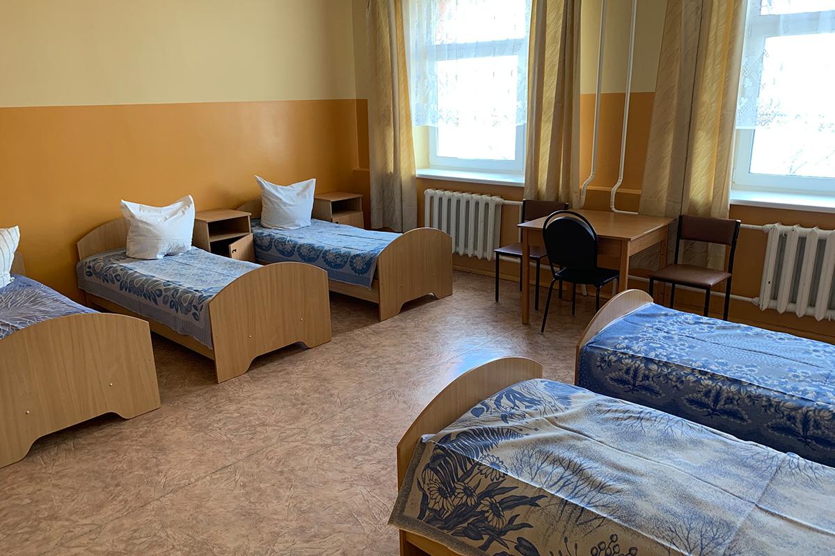 Typisches 8-Betten-Zimmer in der Psychiatrischen Klinik von Minsk. Bild: zvg