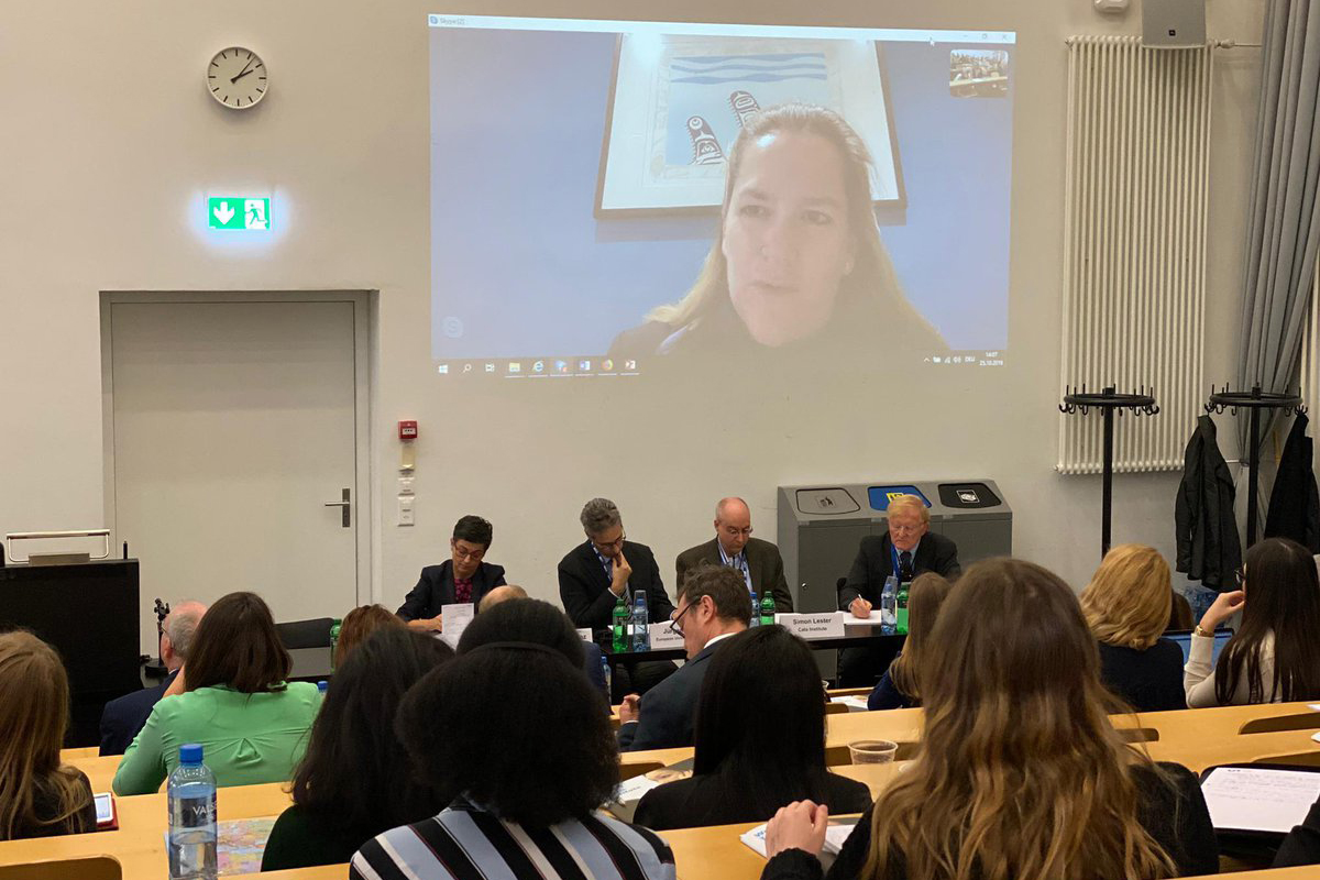 Podiumsdiskussion zur Vereinbarkeit von Klima-, Handels- und Investitionspolitik. © WTI