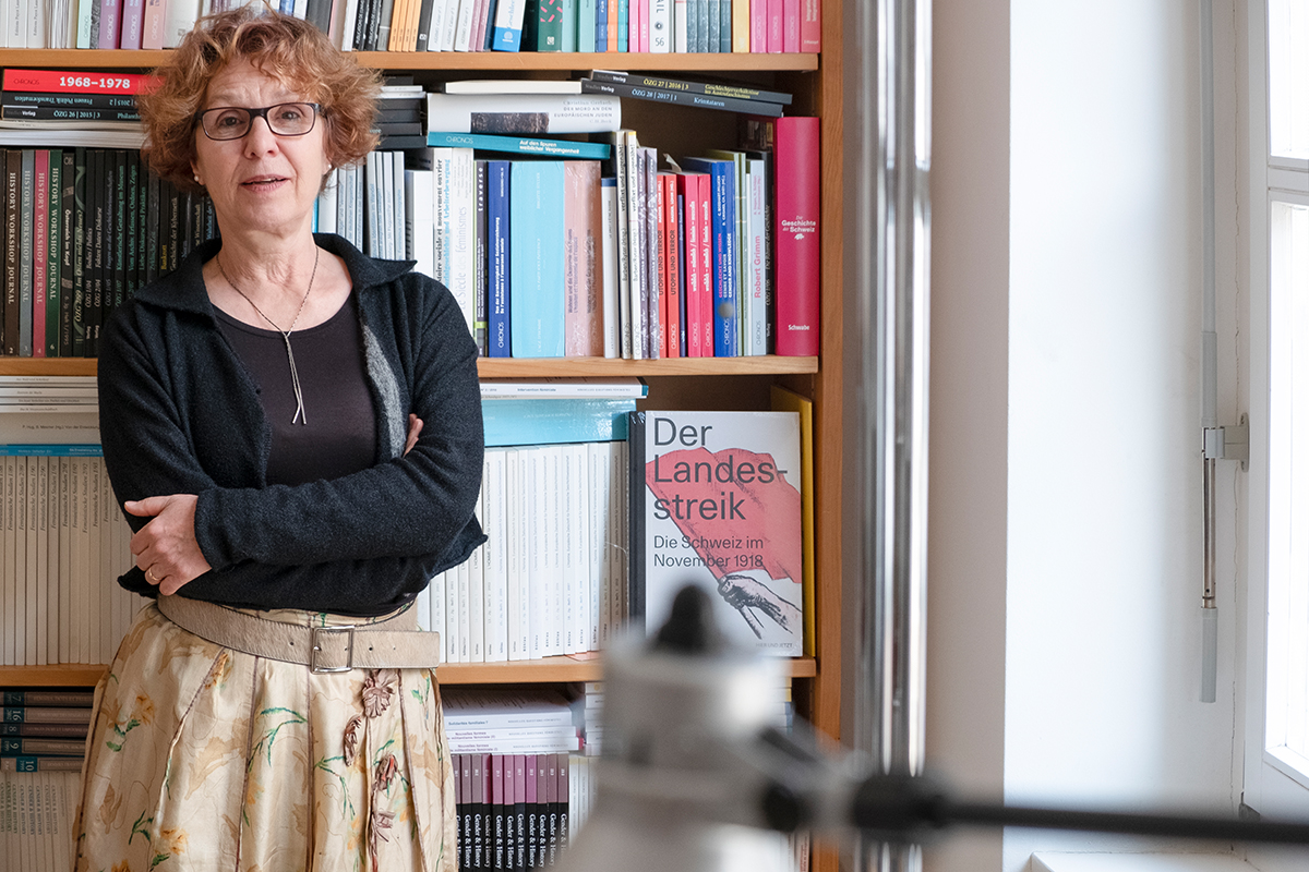 Brigitte Studer: «Das Kampfmittel Streik ist historisch eng mit einem Lohnarbeitsverhältnis verknüpft.» Bild: © Universität Bern / Vera Knöpfel