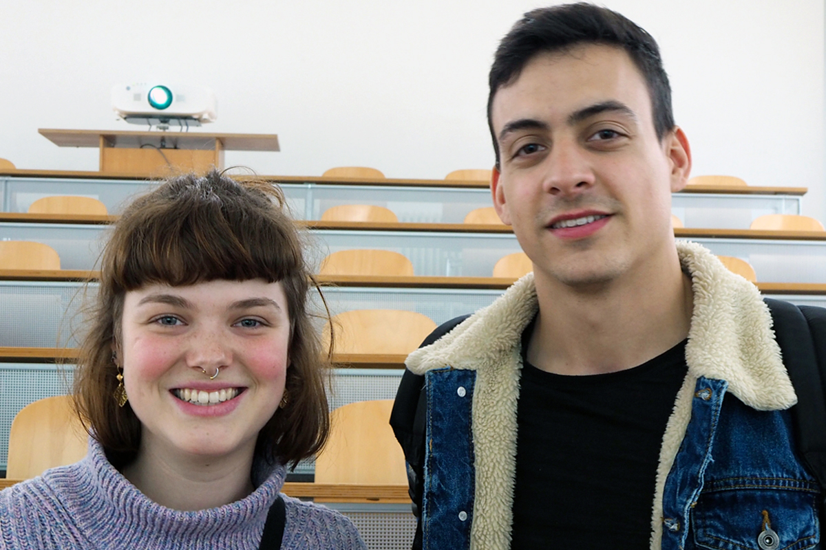 Melina Meyer und Ianis Vilela, welche beide Biologie studieren, fanden die Loci-Methode fürs Auswendiglernen von Lernstoff sehr hilfreich. Bild: Hanna Schürch