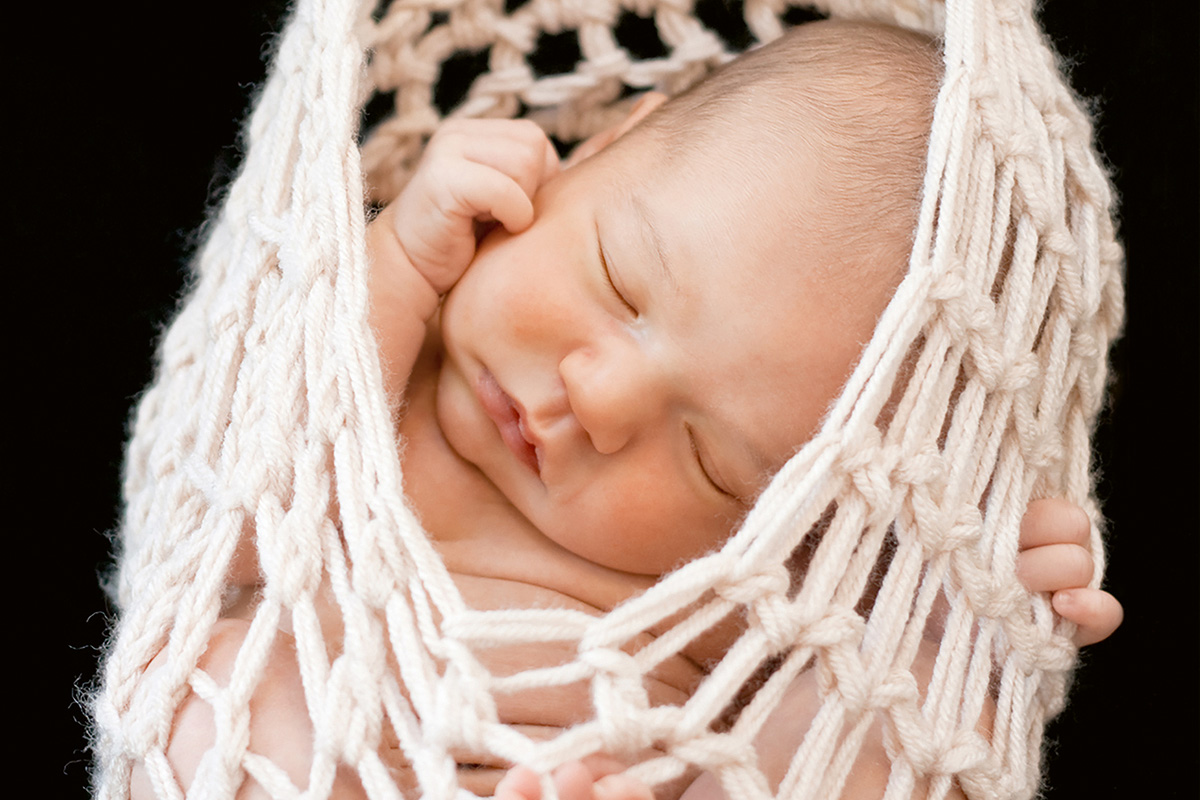 Babys schlafen bis zu 20 Stunden pro Tag – damit ihr Gehirn reifen kann. © iStock