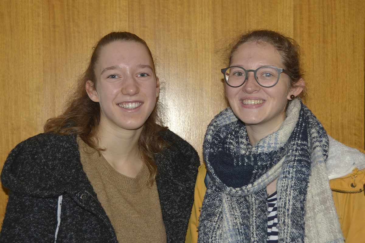 «Das Gute liegt manchmal in der Nähe»: Für die Studentinnen Nina Hämmerli und Valerie Schneemann beginnt die Reise an der Uni Bern.
