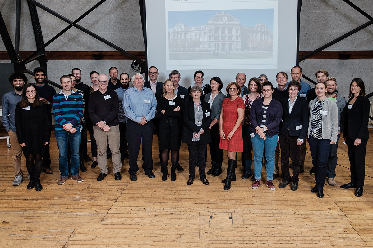 Gruppenbild mit allen Teilnehmenden des Symposiums. © Pascal Gugler