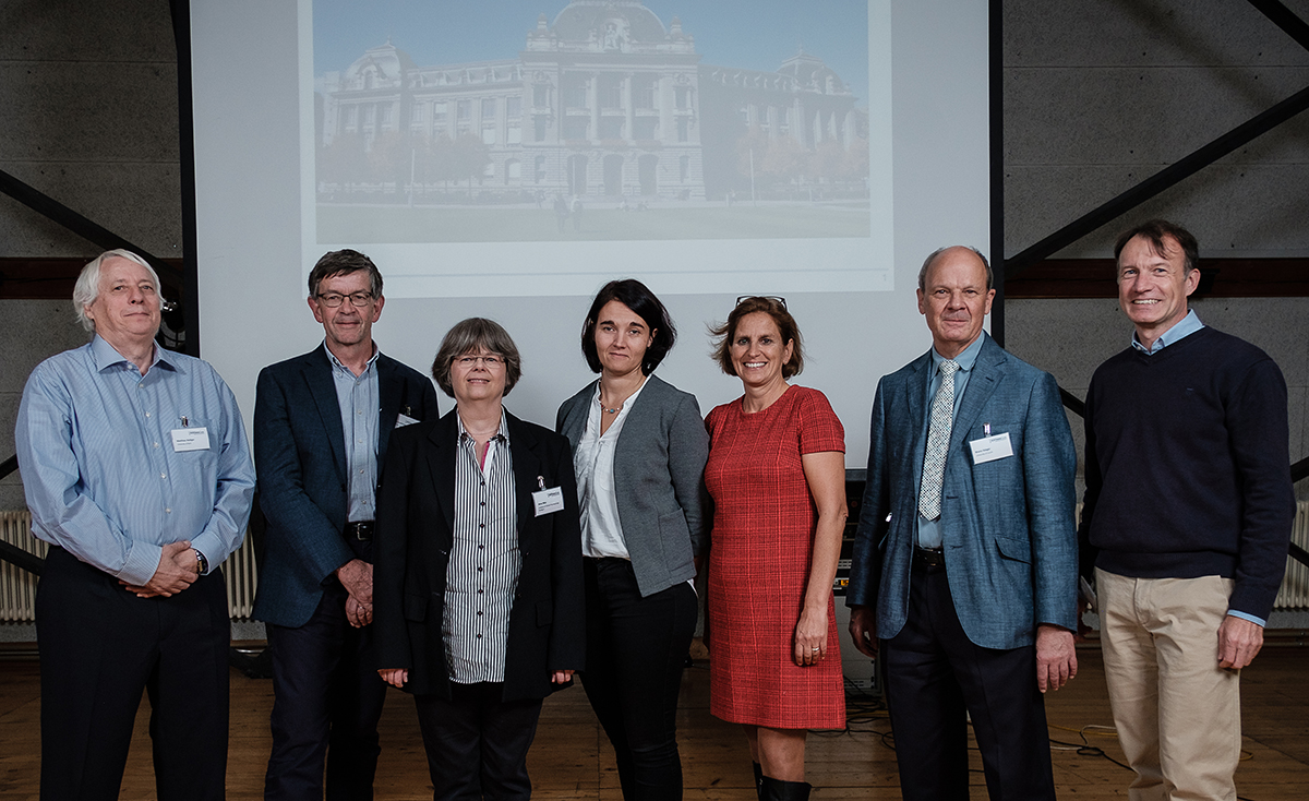 Die Redner des Symposium und der NFS TransCure Direktor (von links nach rechts: Matthias Hediger, Willy Hofstetter, Anne Nies, Claudia Fuchs, Martina Muckenthaler, Bruno Stieger, Hugues Abriel). © Pascal Gugler