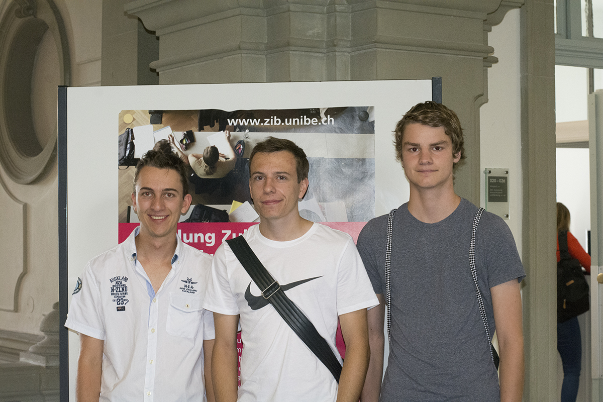 Freuen sich auf das Unisport Training: Alex Iseli, Gonseth Michel und Michael Gerber, angehende Physikstudenten