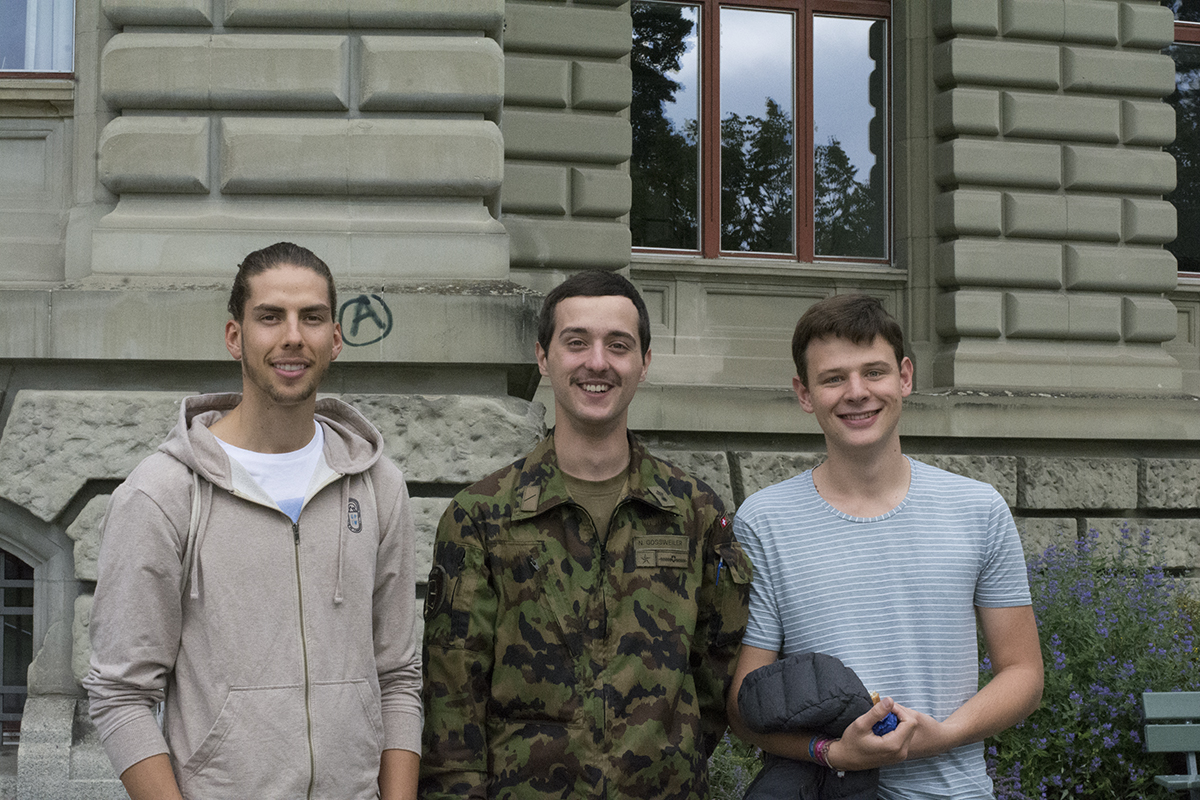 Die angehenden Medizinstudenten Nicola Gossweiler, Matthias Köstner und Lars Stucki