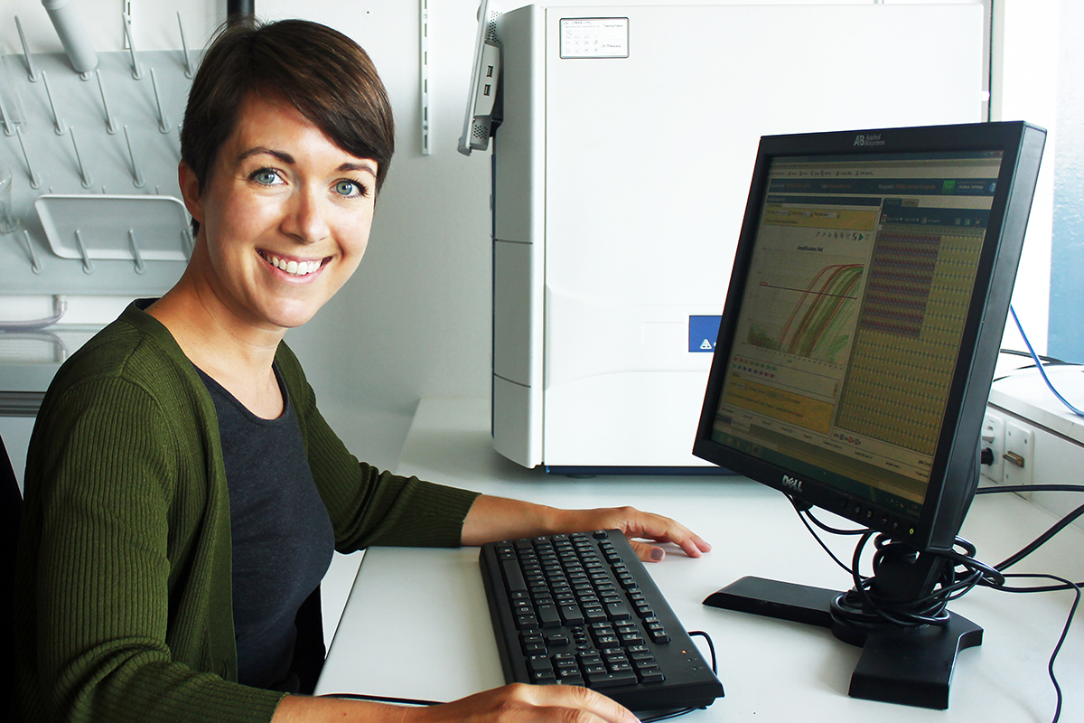 Dr. Kellie Cotter im Rubin-Lab bei der Analyse der Genexpression in Prostatakrebszellen. Bild: zvg