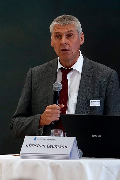 Rektor Christian Leumann während seiner Begrüssungsrede