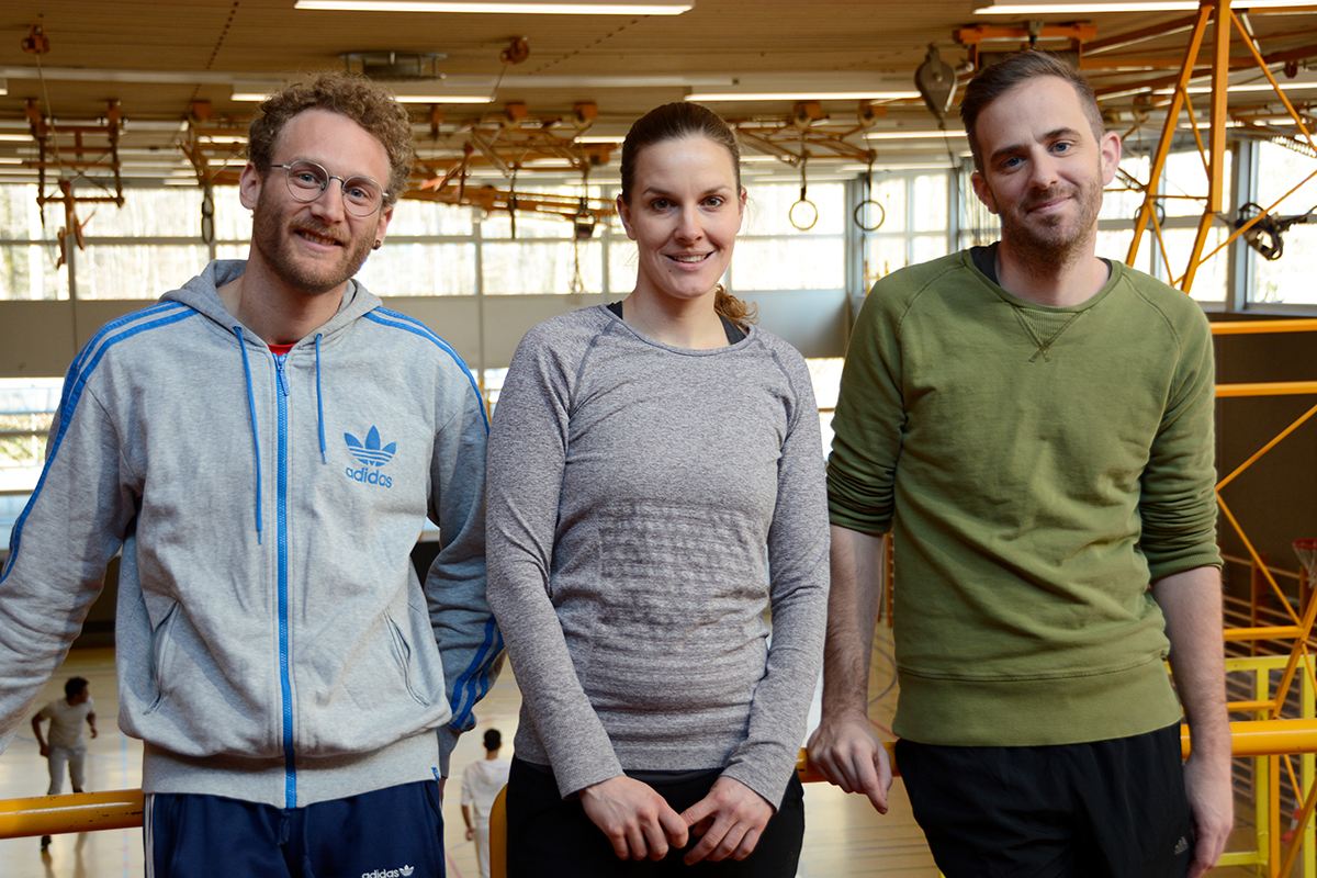 Von links nach rechts: Vitus Furrer, ISPW-Sportstudentin Annina Dähler und Jonas Abplanalp, die gemeinsam die Projektwoche organisieren.