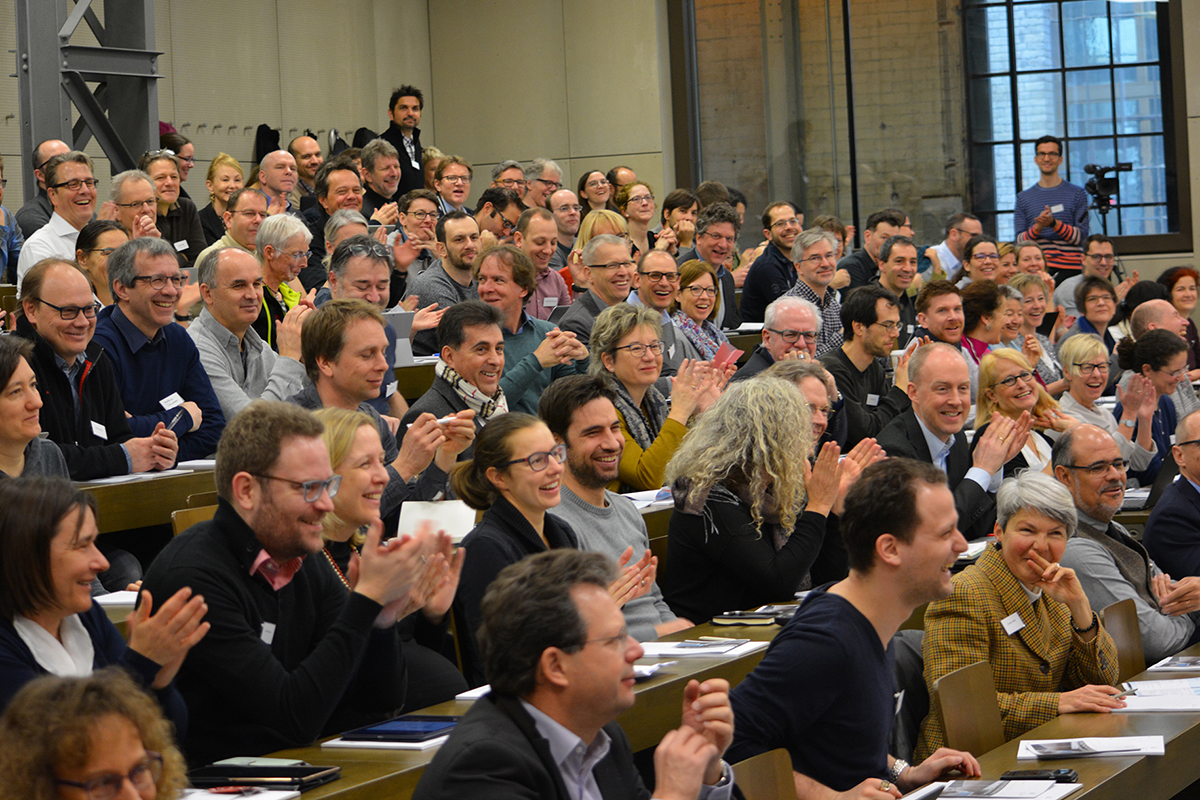 Voller Hörsaal und angeregte Diskussionen am sechsten «Tag der Lehre» der Universität Bern. Alle Bilder: Roman Suter, Universität Bern