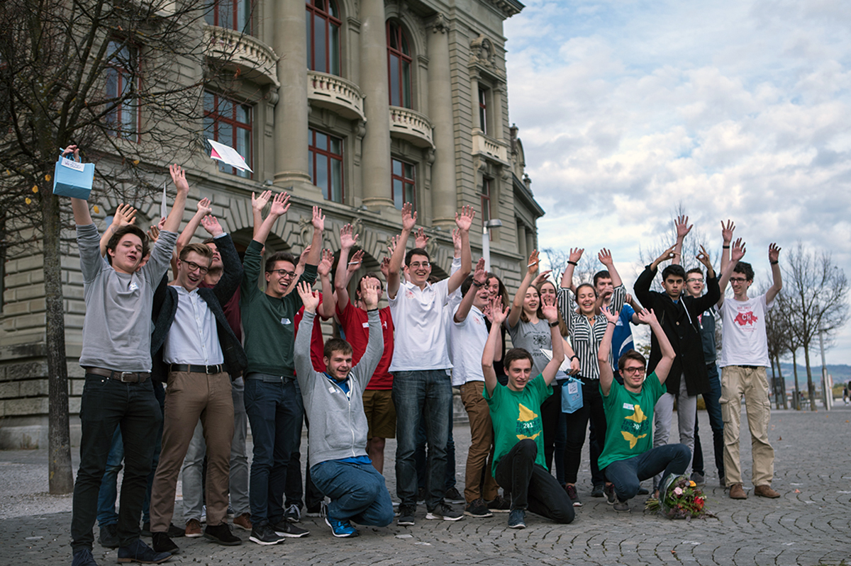 Die Teams der internationalen Olympiaden anlässlich des «Science Olympiad Day».