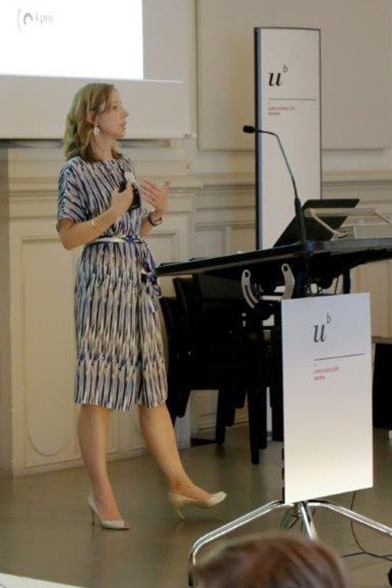 Prof. Dr. Doina Radulescu hielt ein Referat zum Thema «Spannungsfeld Regulierung»
