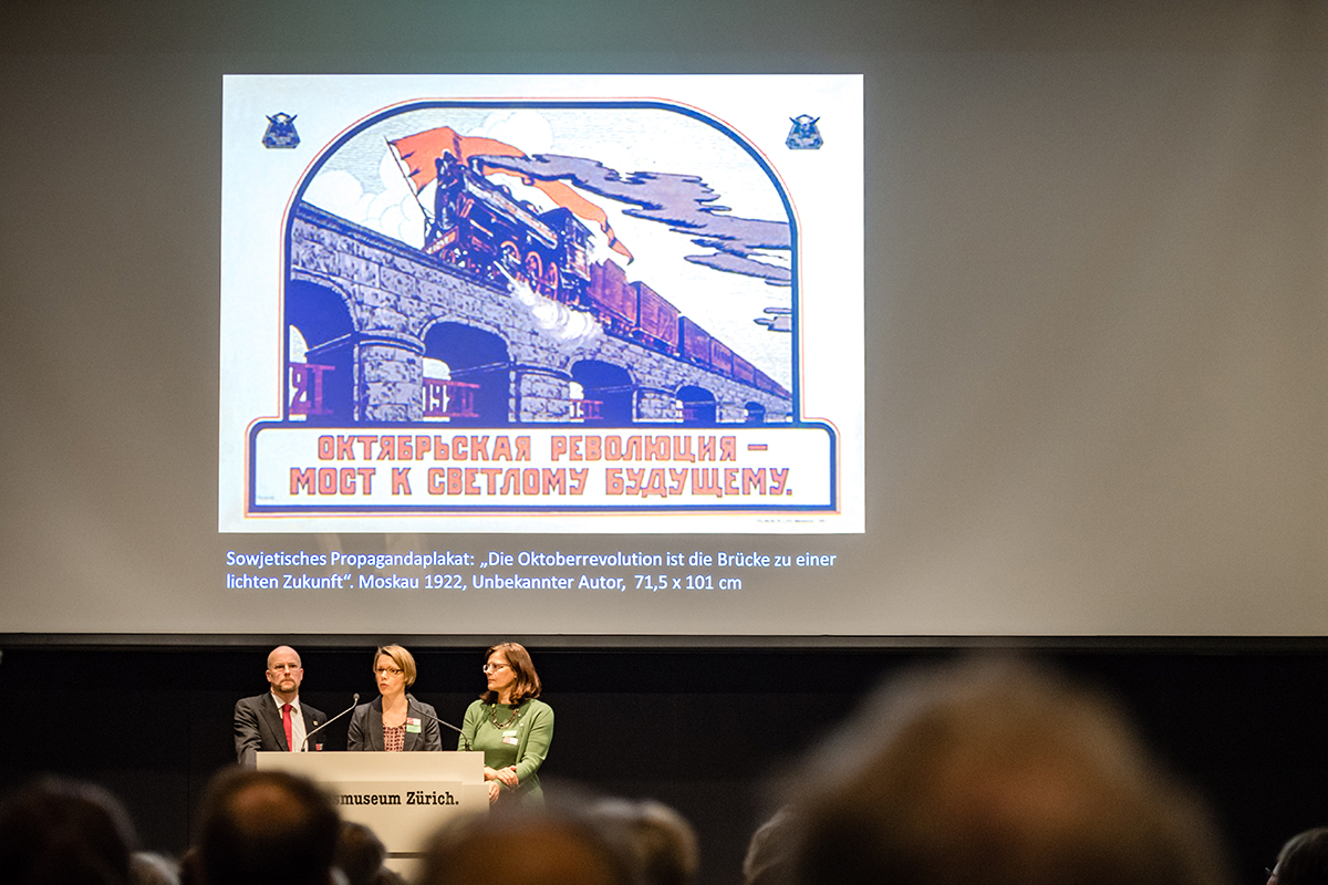 Benjamin Schenk, Julia Richers und Nada Boškovska beantworten Fragen des Publikums. © Universitäten Basel, Bern und Zürich / Matthias Käser