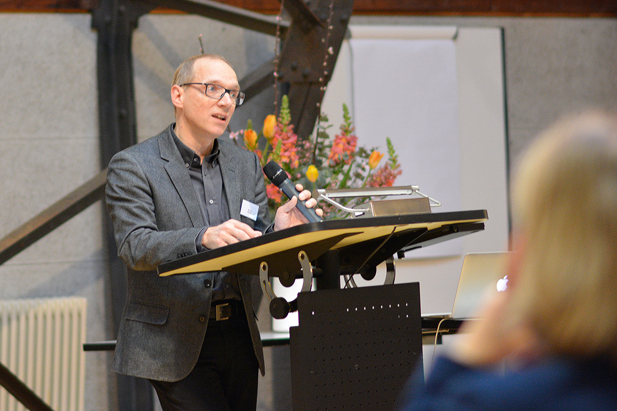 Prof. Dr. Bruno Moretti, Vizerektor Lehre der Universität Bern, begrüsst die zahlreichen Anwesenden am Tag der Lehre 2016.
