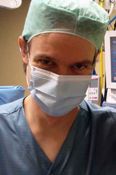 Markus Lüdi bei seiner Arbeit als Anästhesist.