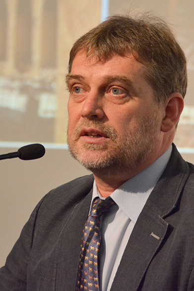 Prof. Mirko Novák referierte zum Thema «Kriegsschäden, Raub und Vernichtung. Die Zerstörung von Syriens Kulturschätzen und Weltkulturerbe»