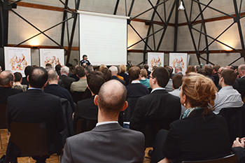 Publikum im Kuppelsaal der Universität Bern