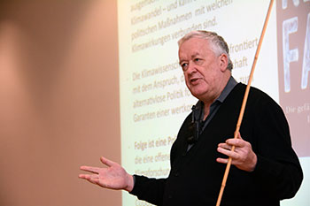 Von Storch bei seinem Referat