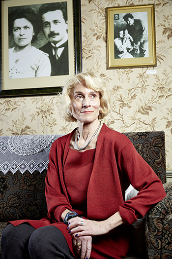 Martha Nussbaum sitzend