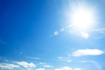Strahlend blauer Himmel