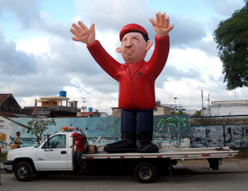Hugo Chávez als Puppe