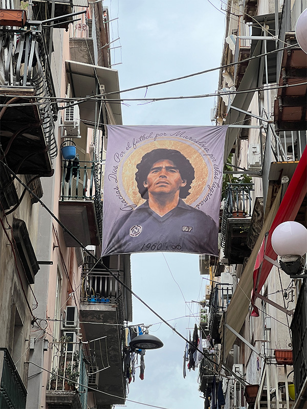 Der «heilige» Maradona in den Strassen Neapels (April 2024). © Fotografie N.D.