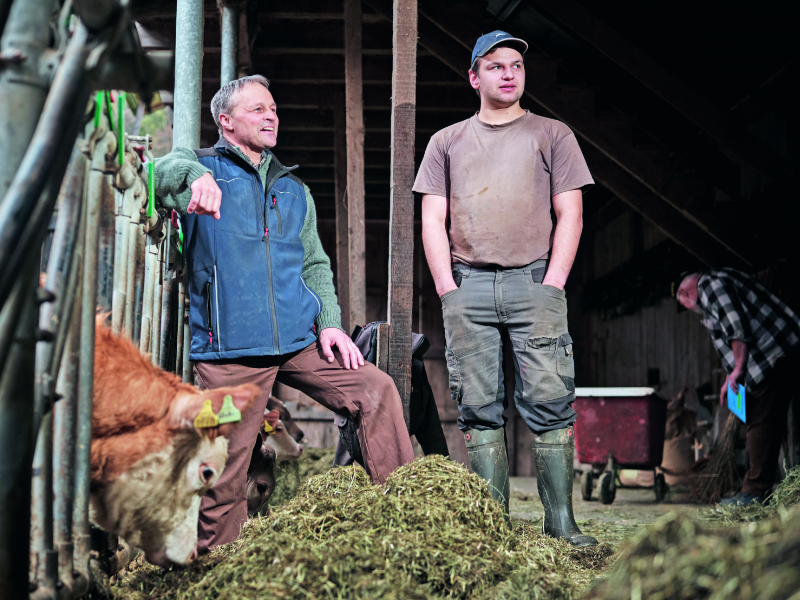 Bauer Bernhard Fuchs mit Sohn Simon