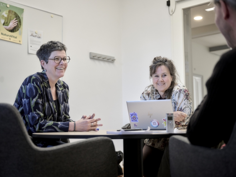 Vizerektorin Heike Mayer und Claudia Willen im Gespräch zum Jubiläum des Prix Lux.