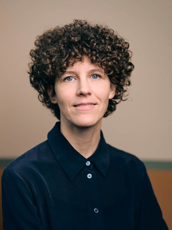 The sociologist Michèle Amacker researches precarious employment, care work, and discrimination, among other topics.